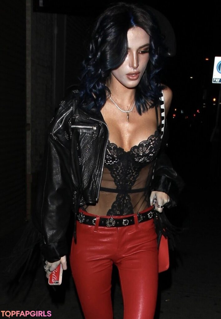 Bella Thorne en una sesión exclusiva de OnlyFans