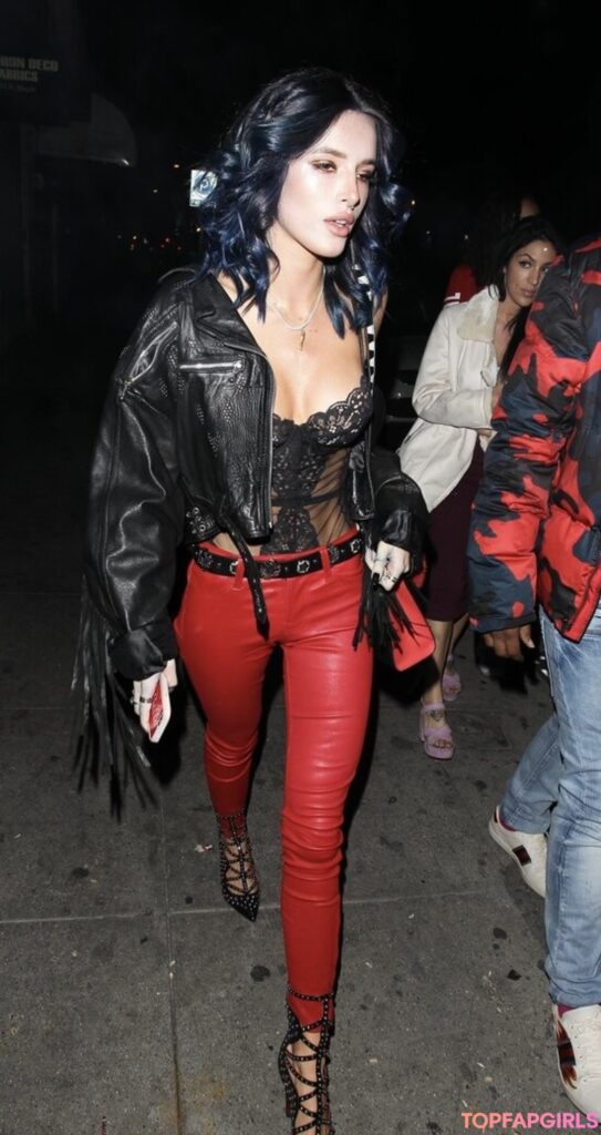Bella Thorne en una sesión exclusiva de OnlyFans
