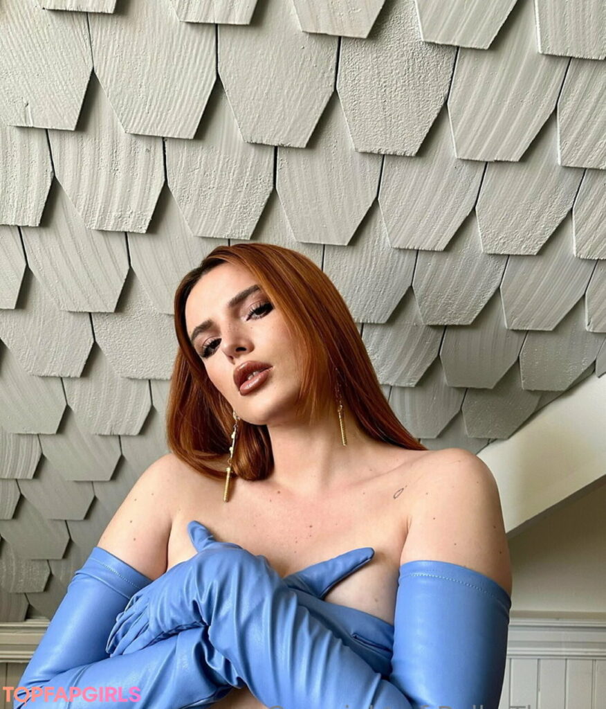 Bella Thorne en una sesión exclusiva de OnlyFans