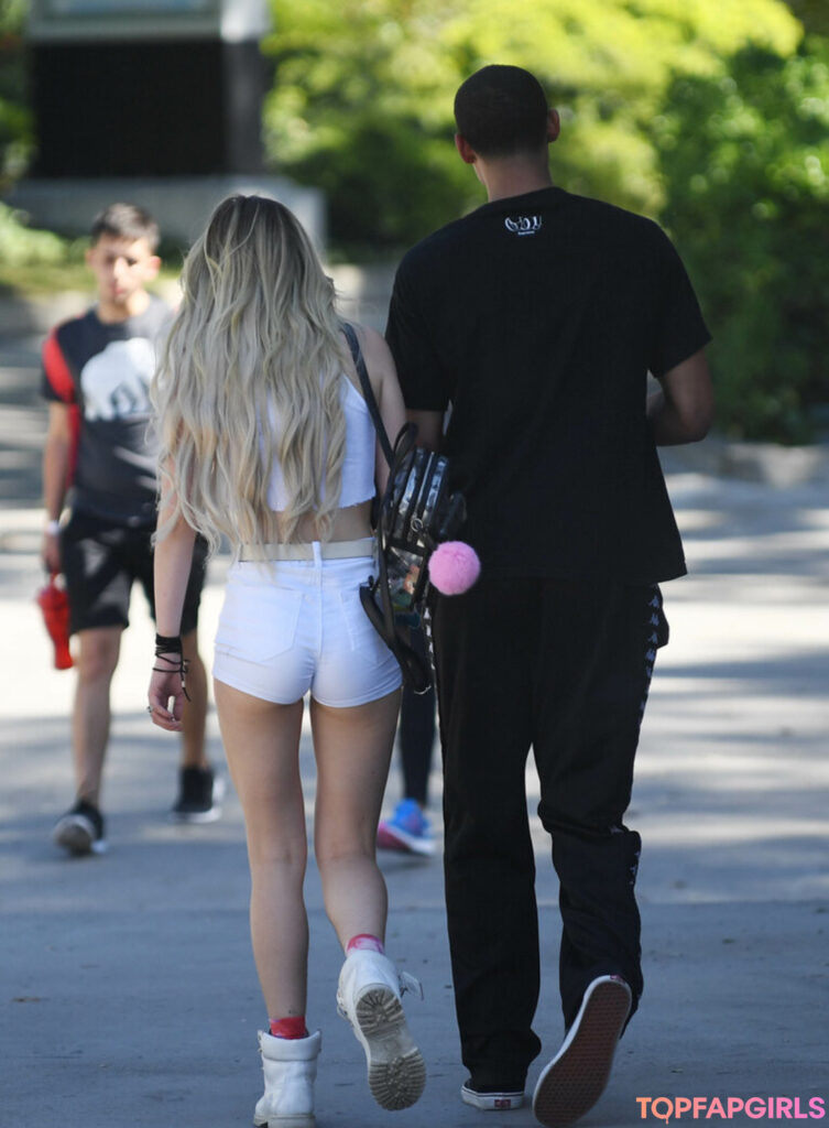 Bella Thorne en una sesión exclusiva de OnlyFans