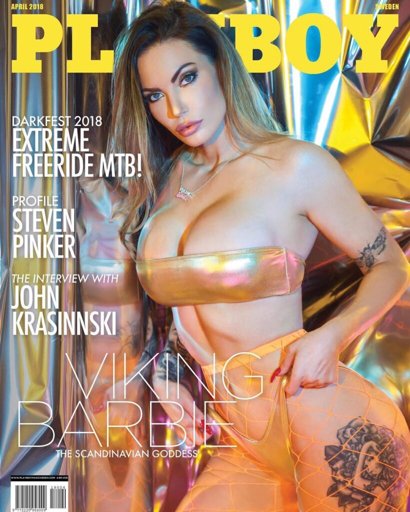 Viking Barbie, la celebritie estadounidense de OnlyFans, posa poderosa y sensual