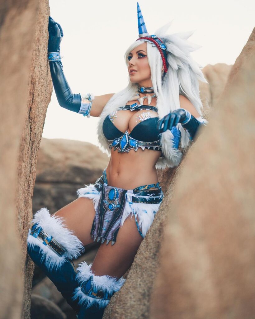 Foto de la Cosplayer Jessica Nigri haciendo contenido para Instagram y OnlyFans
