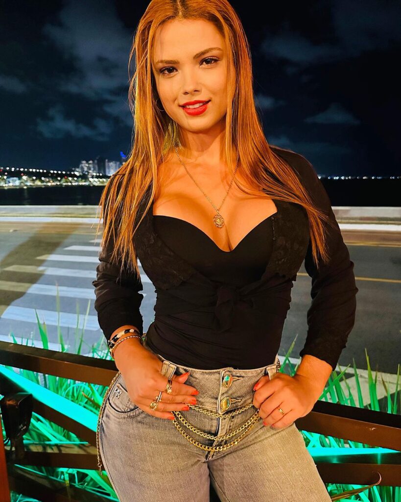 Karla Denize, modelo brasileña en lencería