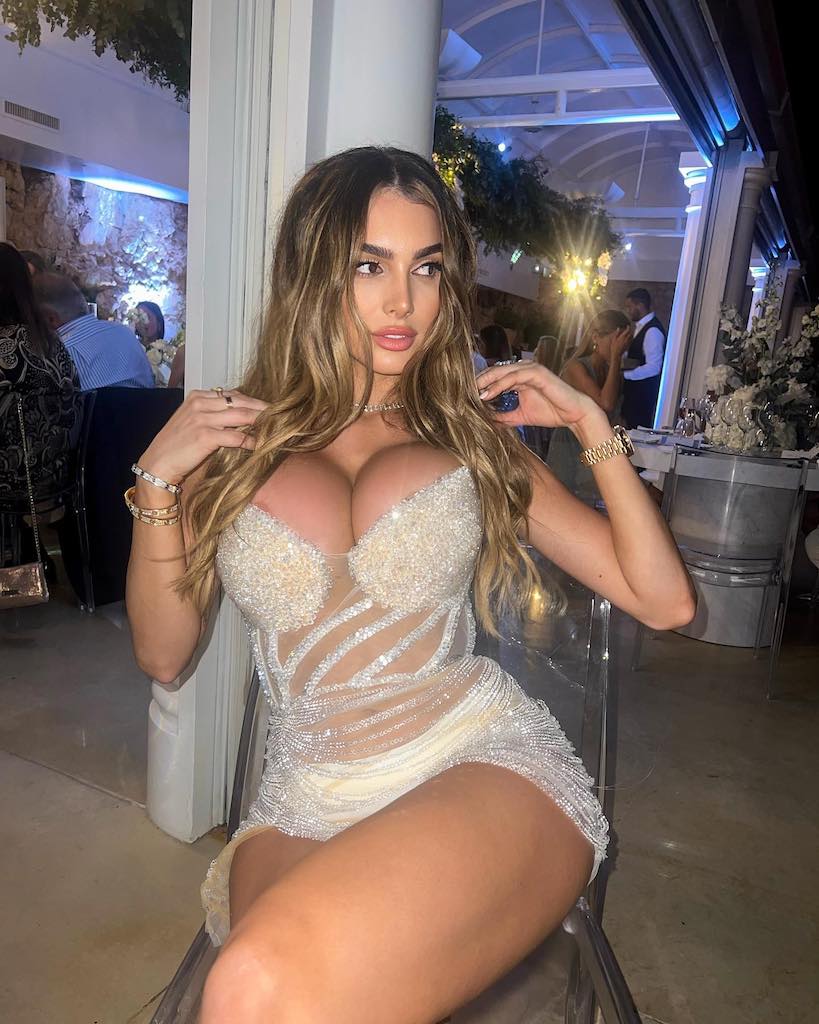Lyna Pérez cautivadora en modelo estadounidense