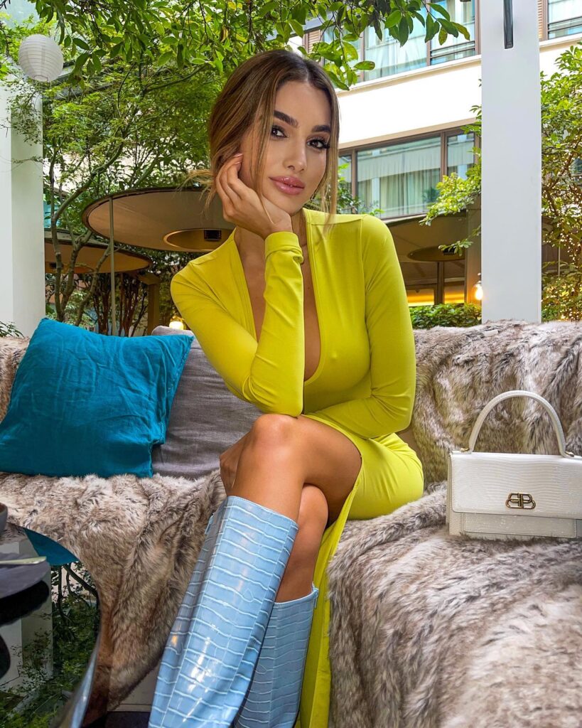 Lyna Pérez cautivadora en modelo estadounidense