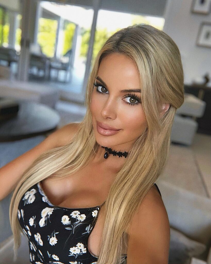 Contenido exclusivo de Natalie Gauvreau posando para OnlyFans