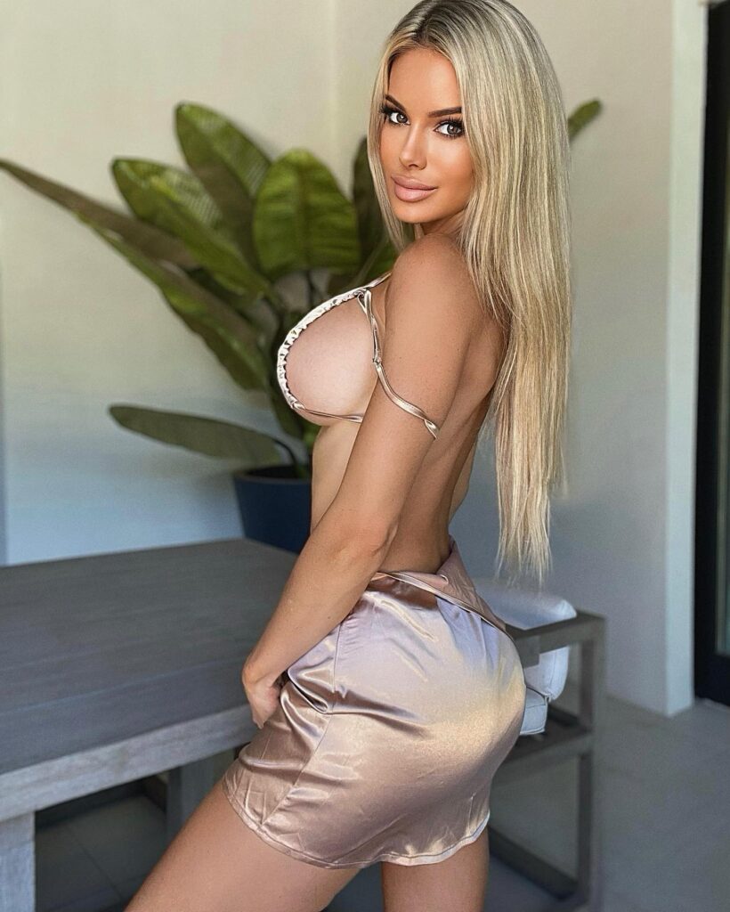 Contenido exclusivo de Natalie Gauvreau posando para OnlyFans