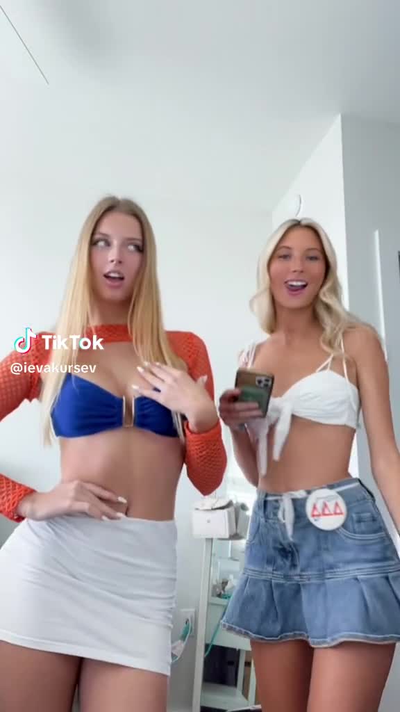Ieva Kursev, posando bella y sensual para la cámara