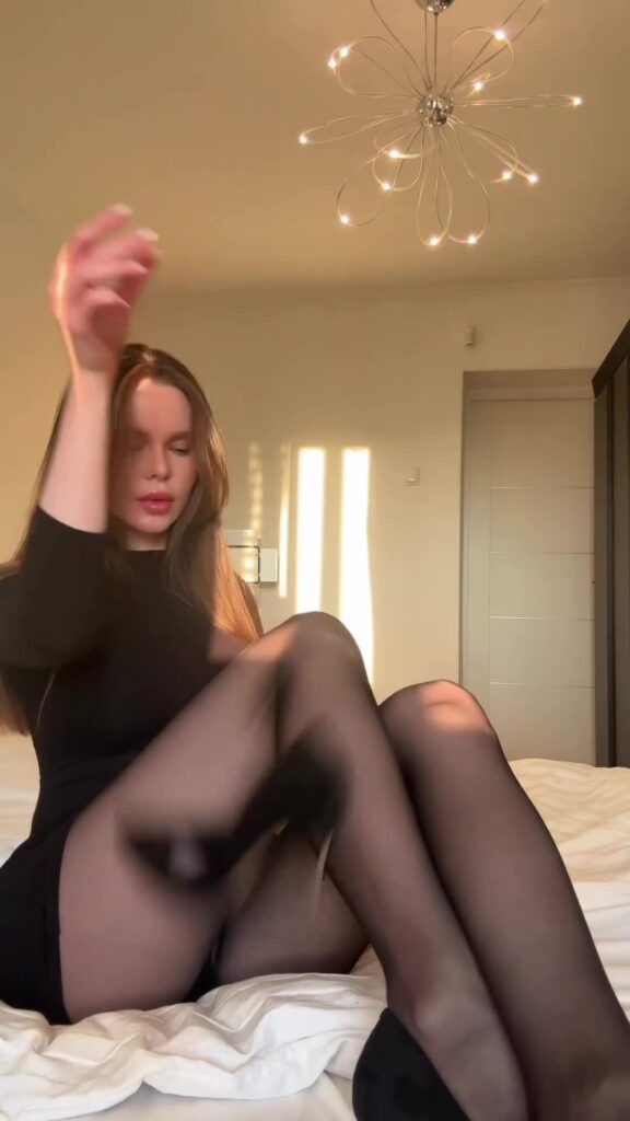 Video de Tasya Mikhailova con look erótico en Fansly