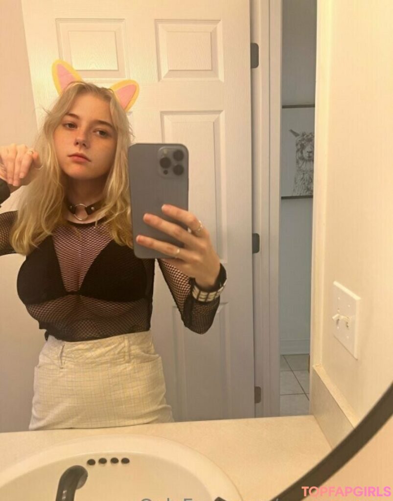 Zoe Moore sube contenido erótico amateur a OnlyFans