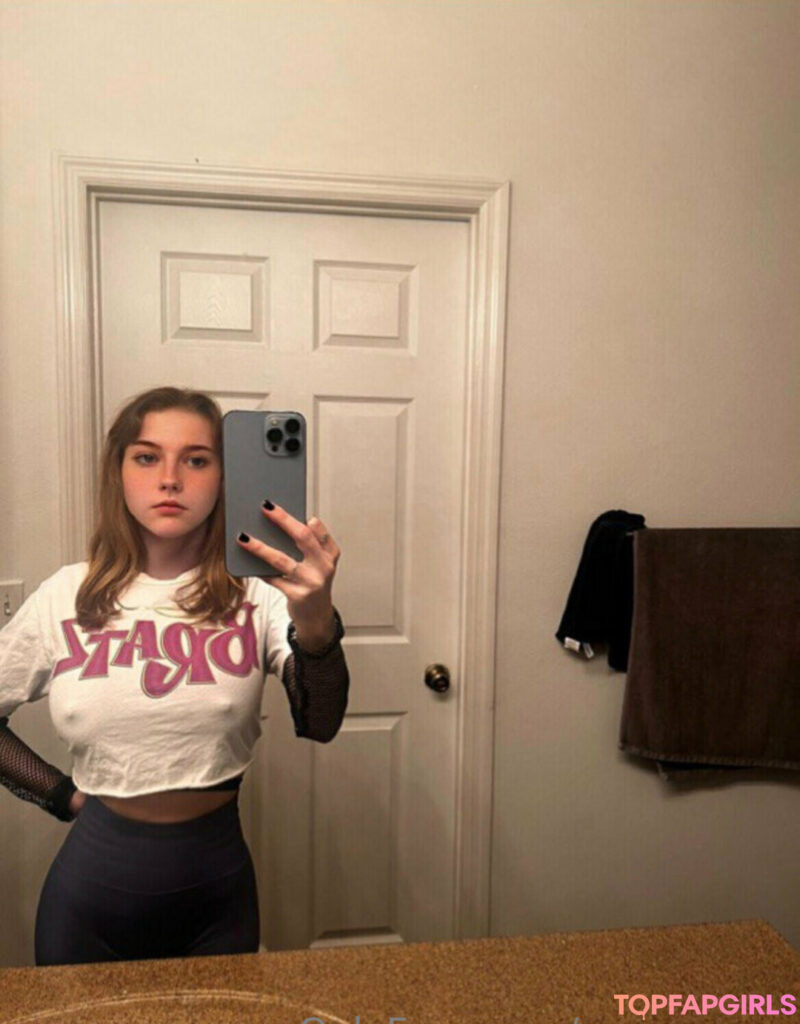 Zoe Moore sube contenido erótico amateur a OnlyFans